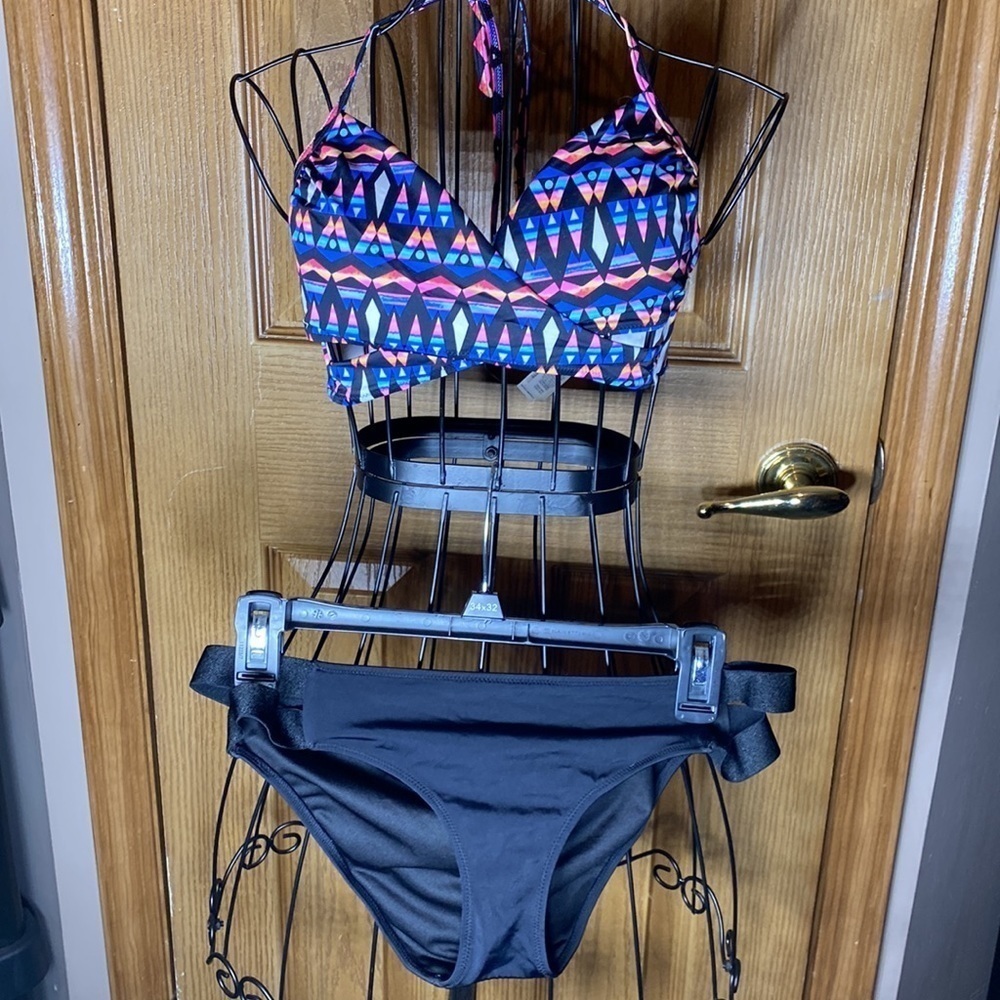 Pink Victoria’s secret’s bikini top🏖 - Picture 8 of 8